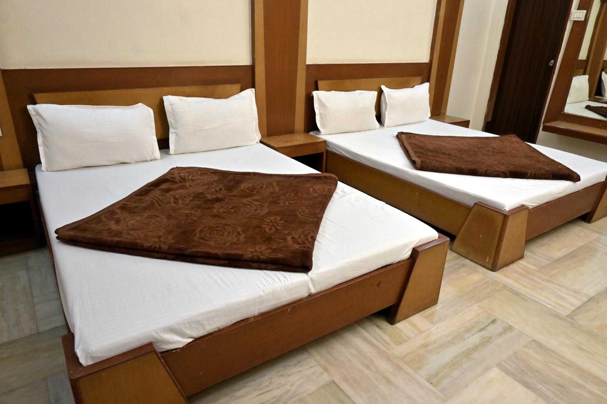 Hotel Roshan Palace Ambaji Екстер'єр фото