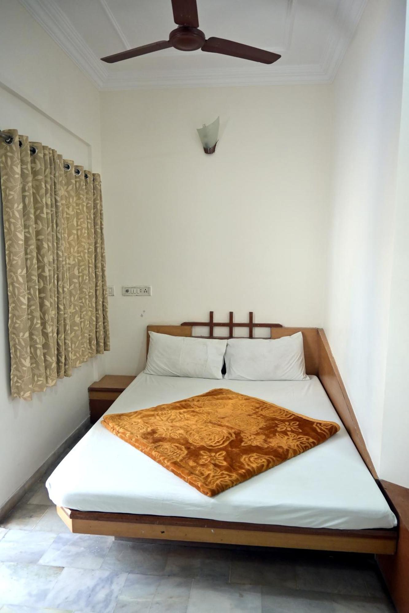 Hotel Roshan Palace Ambaji Екстер'єр фото