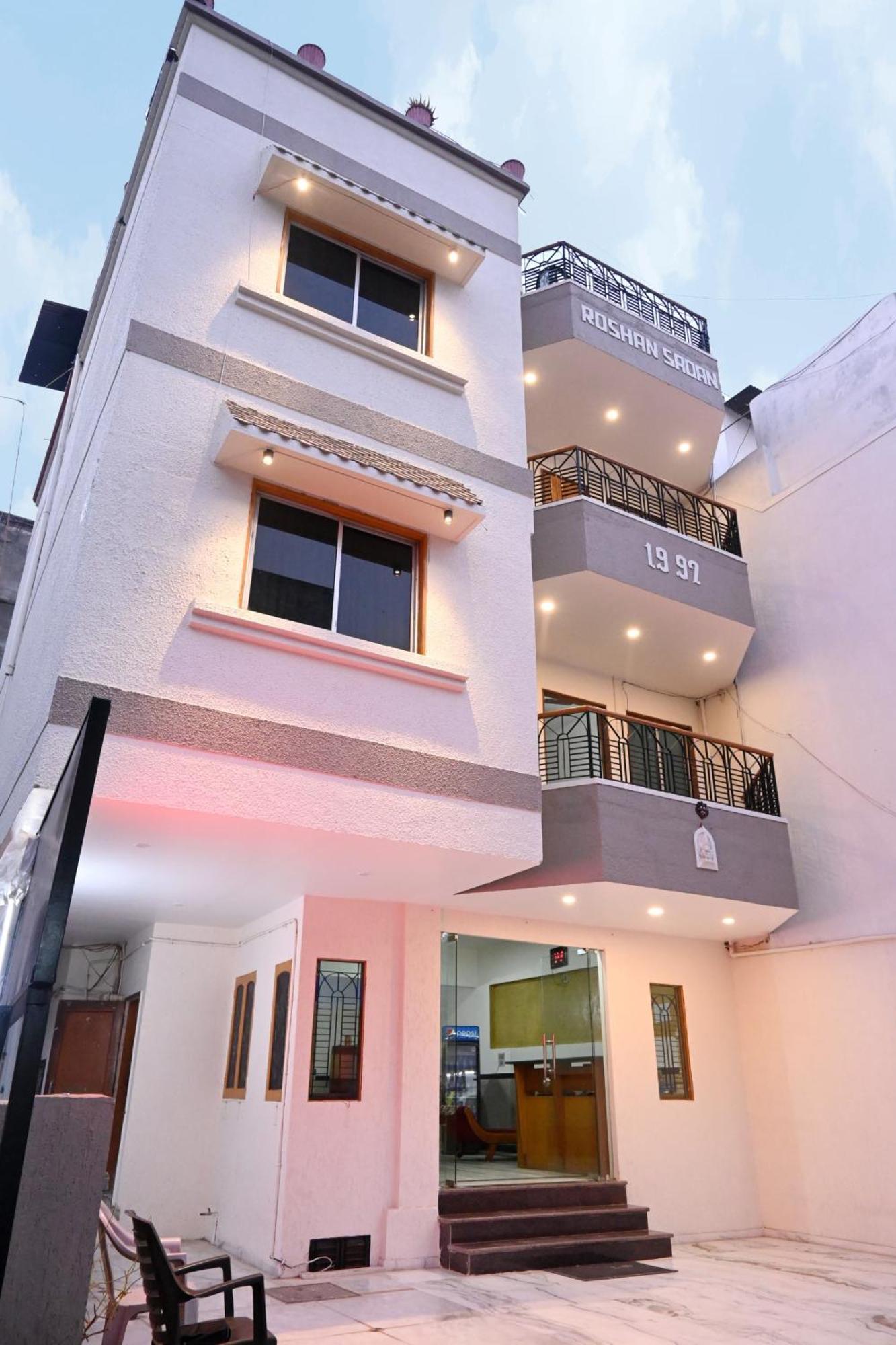 Hotel Roshan Palace Ambaji Екстер'єр фото